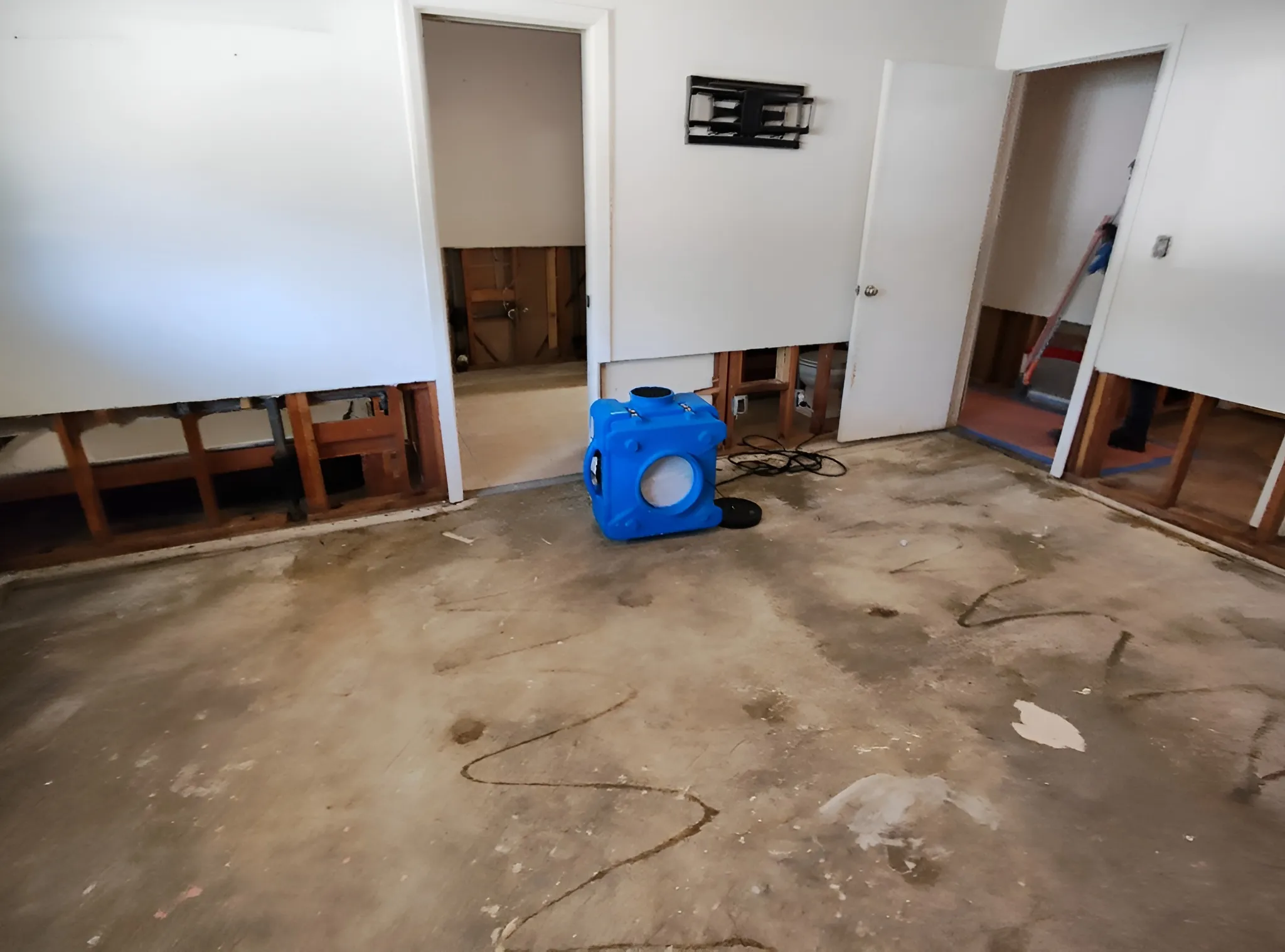 Save Pro Restoration crew on-site